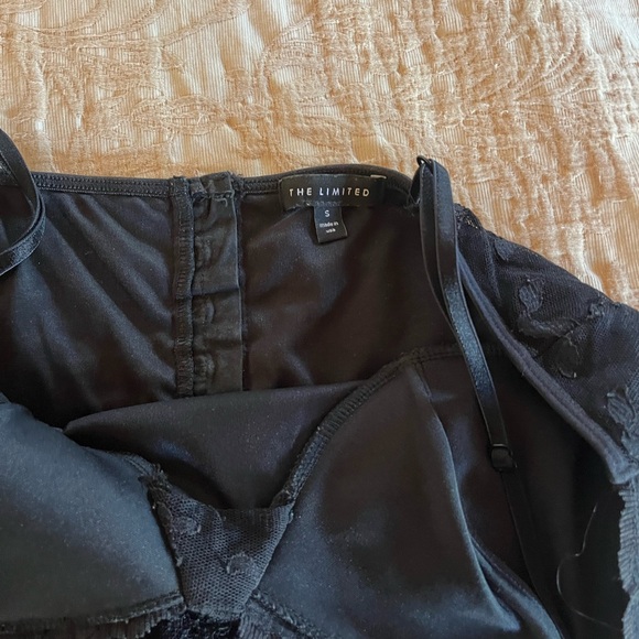 Elegant Fitted Black Lace Women’s Top from The Limited - Picture 2 of 3